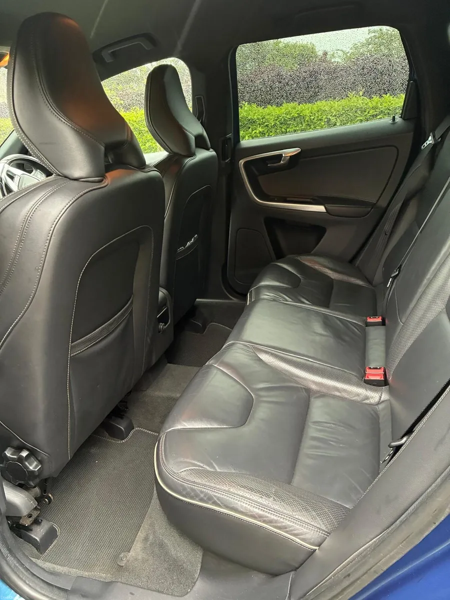 Volvo XC60 R Design 2.0 automatic - Image 3