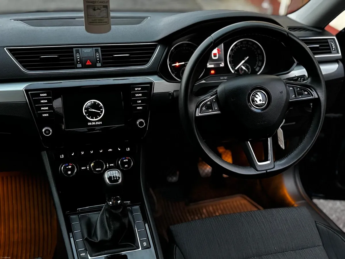 Skoda Superb 2015 - Image 2