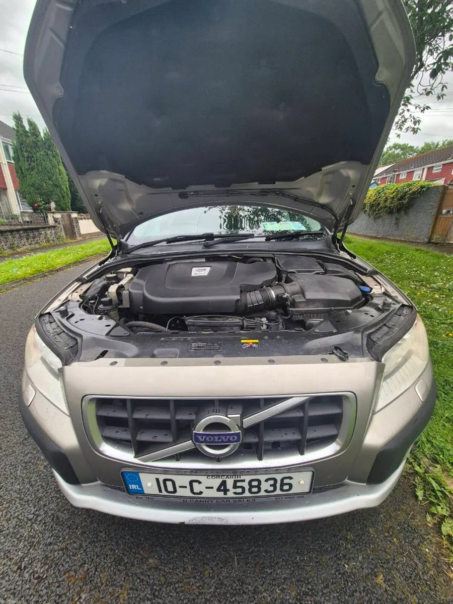 VOLVO XC70 D5 SE FWD - Image 2