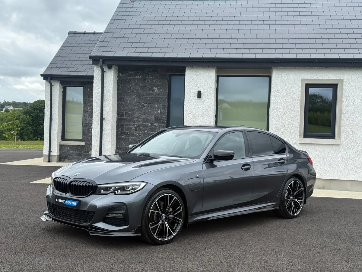 212 BMW 330E M SPORT - Image 1