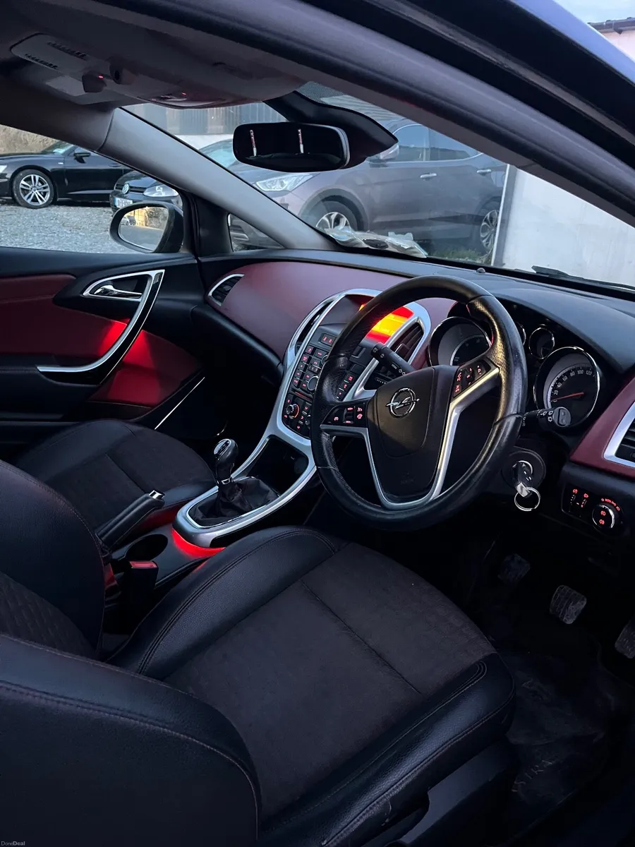 Opel Astra 2013 - Image 4