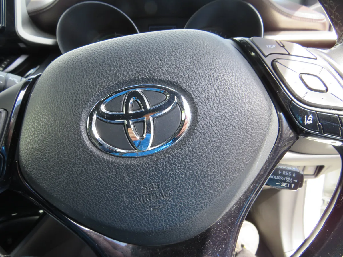 2017 TOYOTA C-HR HYBRID JEEP AUTO - Image 2