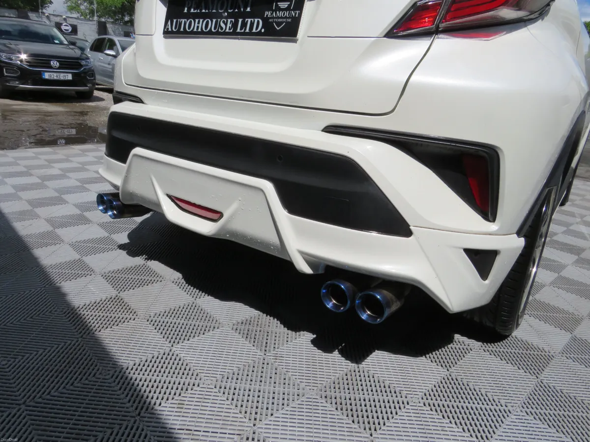 2017 TOYOTA C-HR HYBRID JEEP AUTO - Image 6