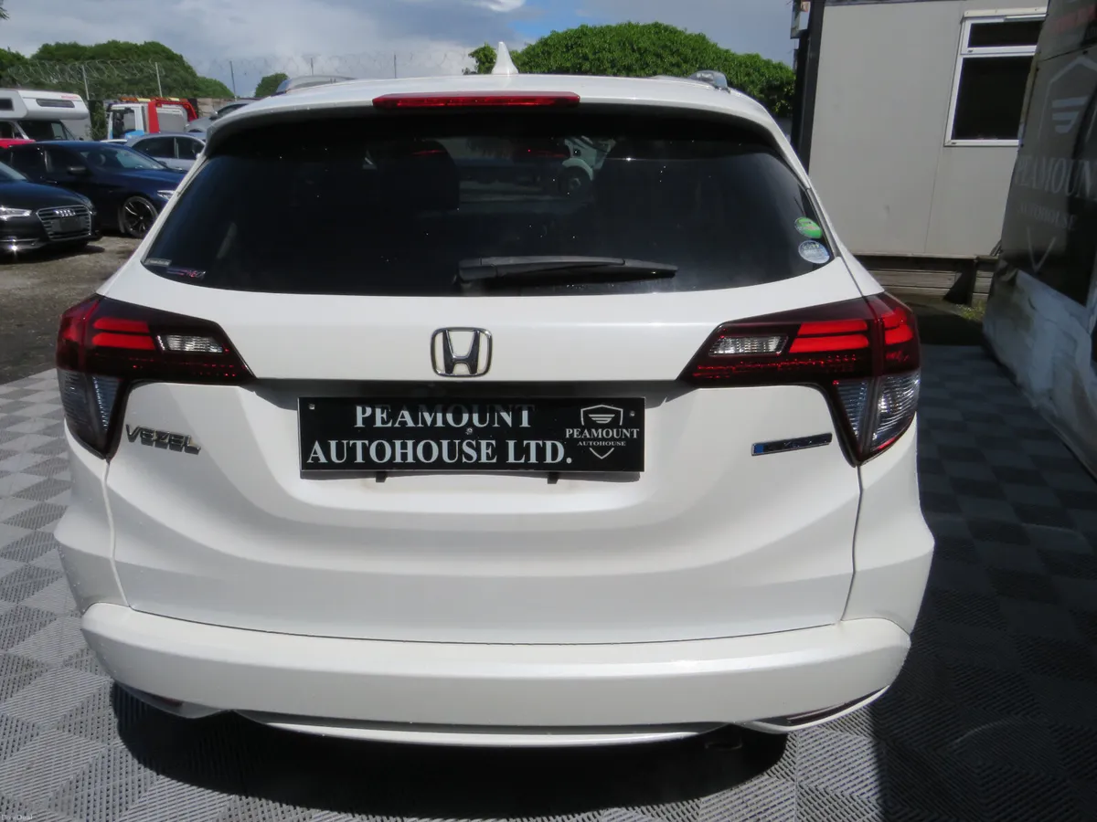 2015 HONDA VEZEL PETROL HYBRID JEEP - Image 5
