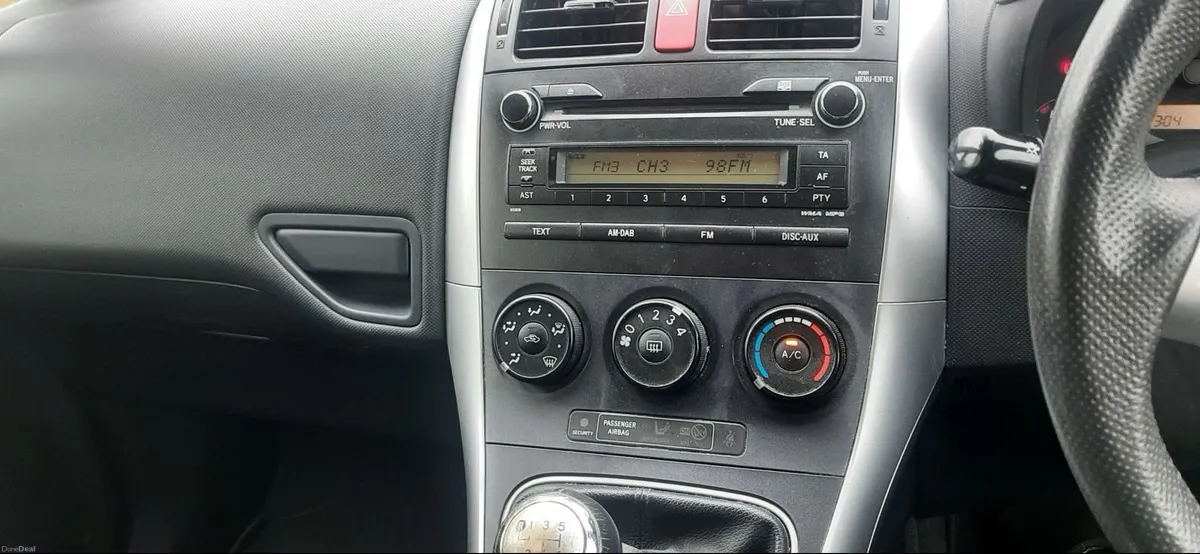 Toyota Auris 2012 - Image 3