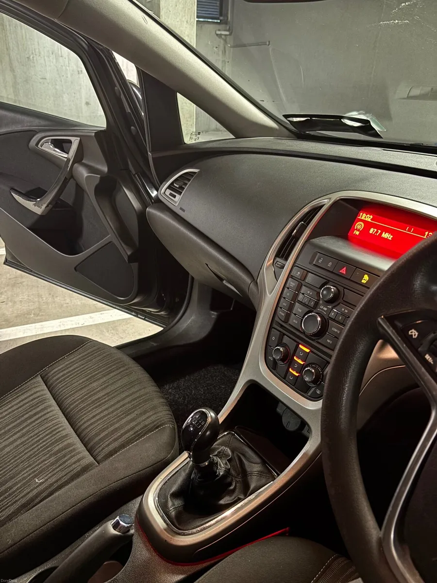 Vauxhall Astra 2013 - Image 2