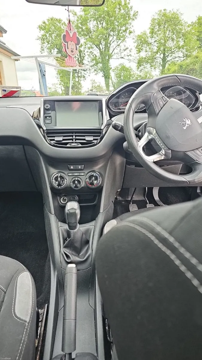 Peugeot 208 2015 - Image 2