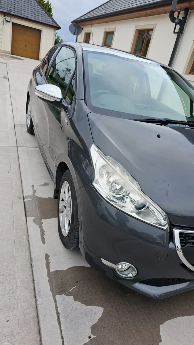 Peugeot 208 2015 - Image 1