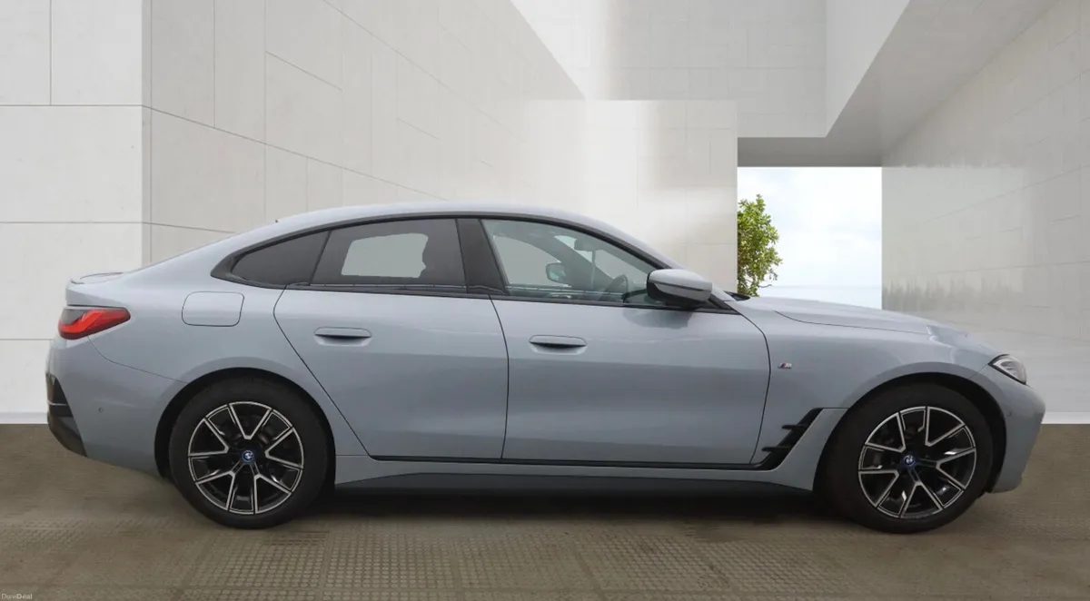 BMW i4 M Sport 84Kwh Sun roof 2022 - Image 4