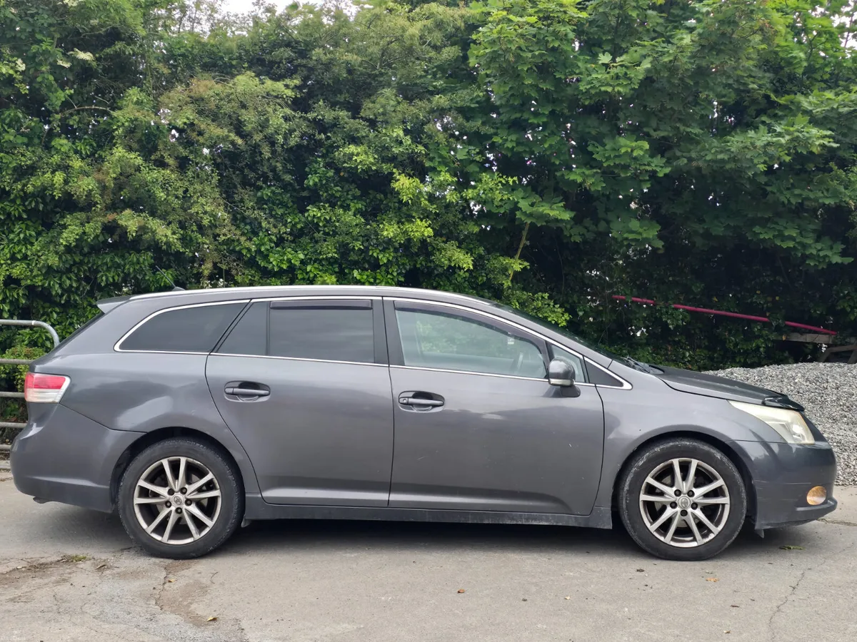 €1333 Toyota Avensis 2010 diesel   .€1333 - Image 4