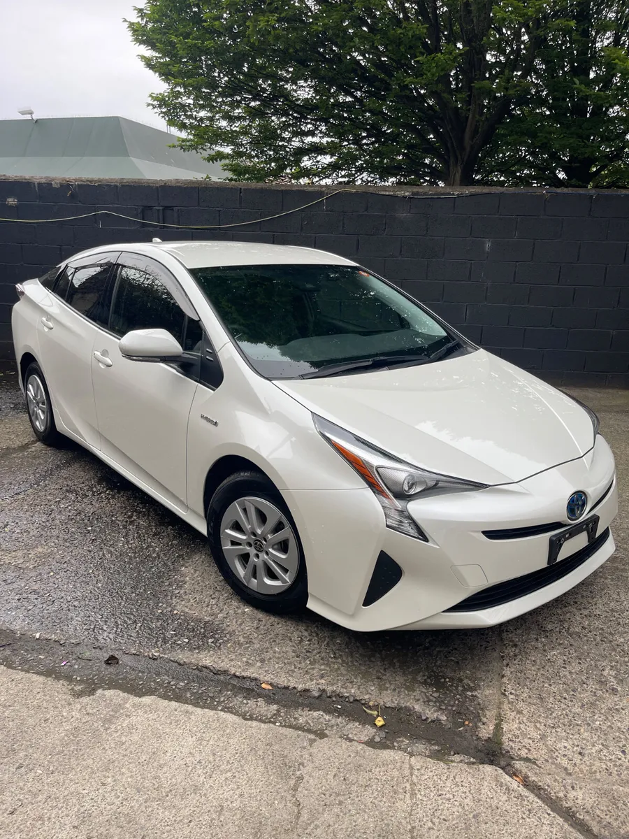 2018 Toyota Prius hybrid low mileage automatic - Image 1