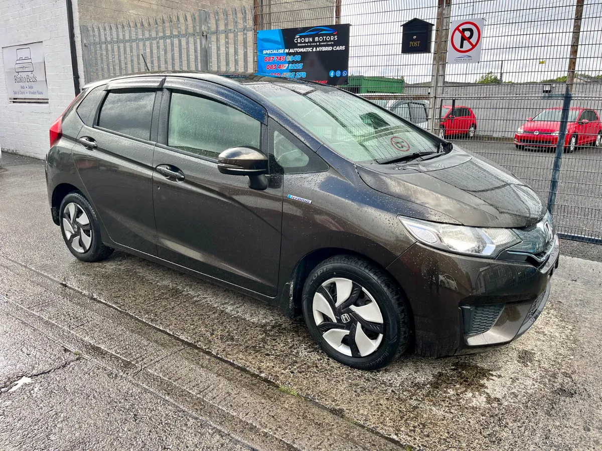 Honda fit 2015 hybrid - Image 3