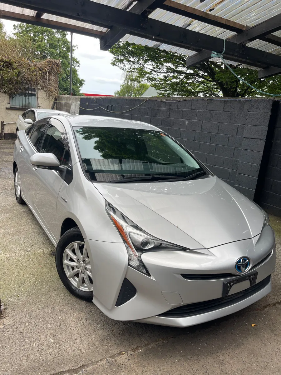 2018 Toyota Prius hybrid low mileage - Image 1