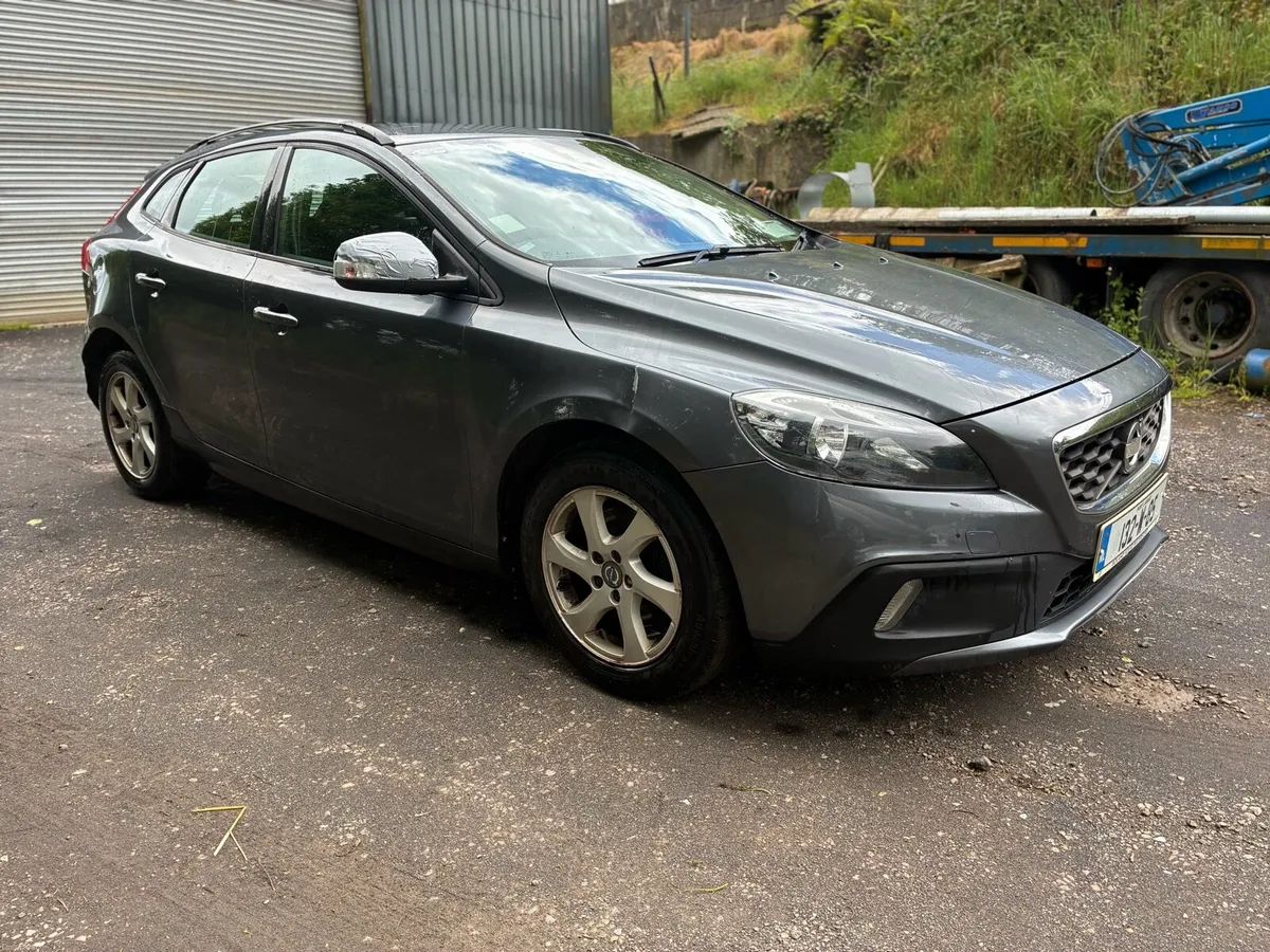 132 VOLVO V40 CROSS COUNTRY 1.6D NEW NCT - Image 1
