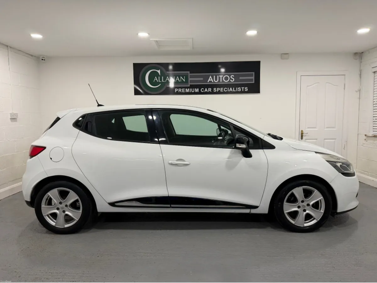 Renault Clio IV DYNAMIQUE 1.2 ***FINANCE AVAILABLE - Image 4