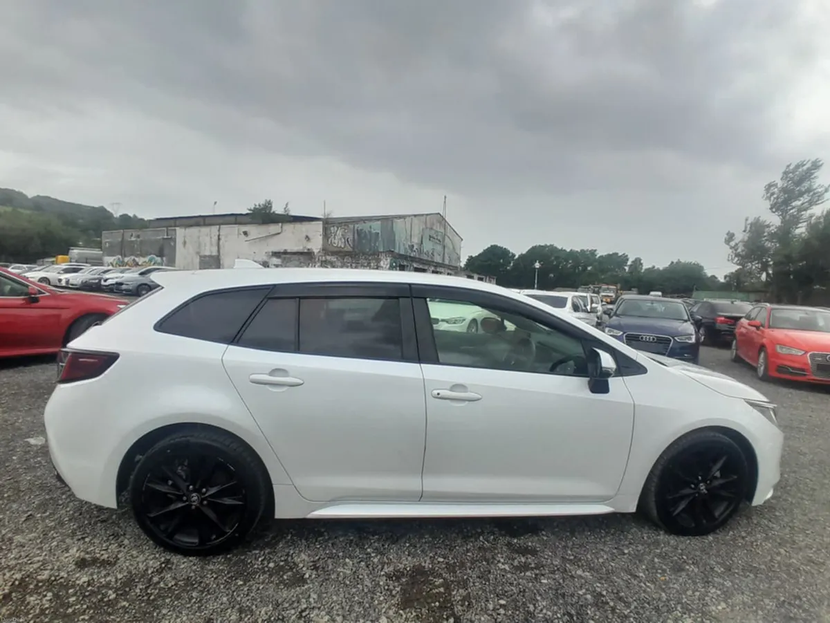 Toyota Corolla Touring 1.8 Petrol Hybrid Auto - lo - Image 6
