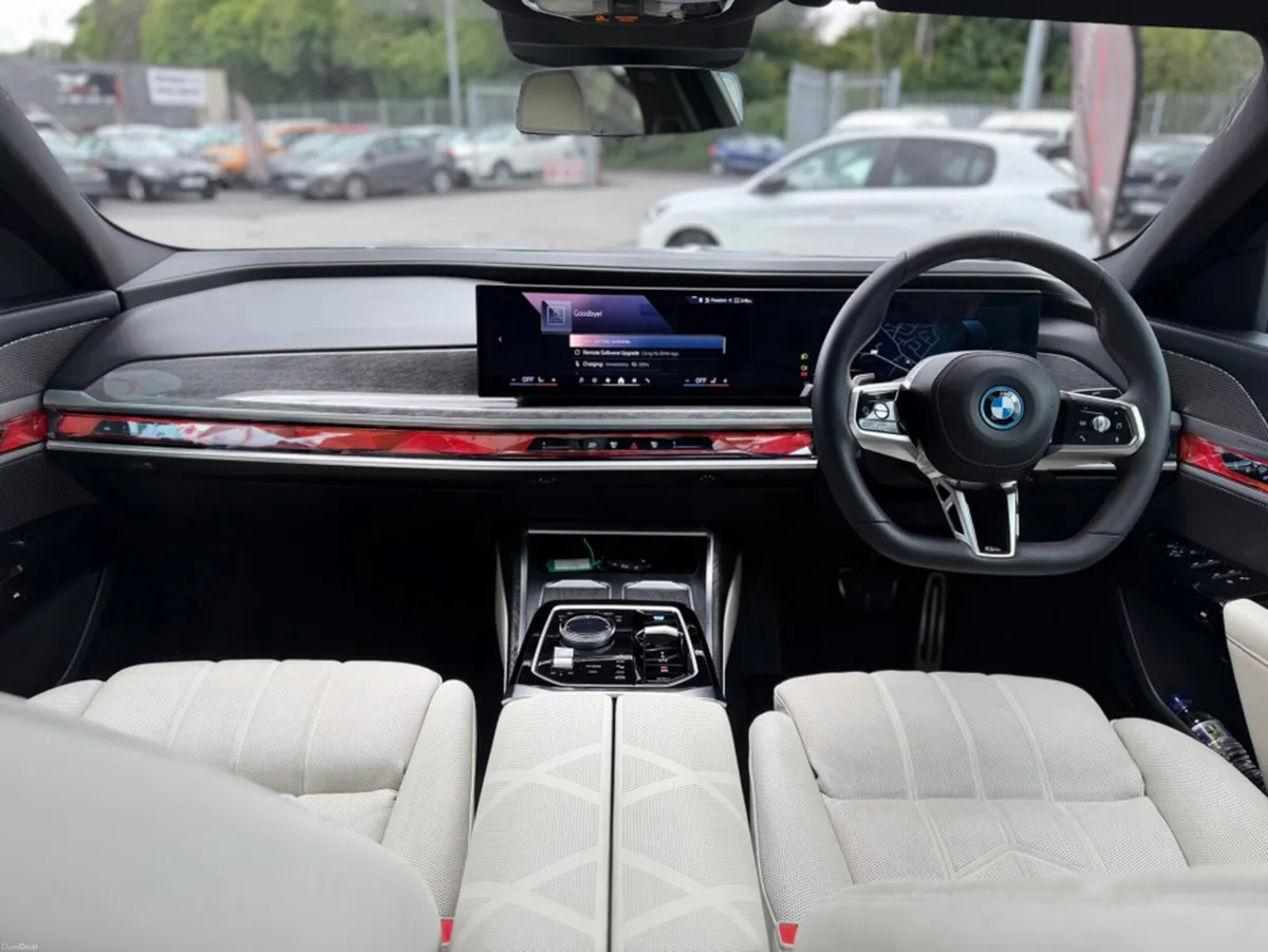 BMW i7 M-SPORT eDrive50 335KW - PANROOF - Image 4