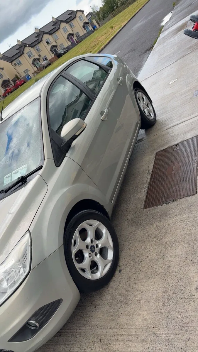 2010 Ford focus - Image 2