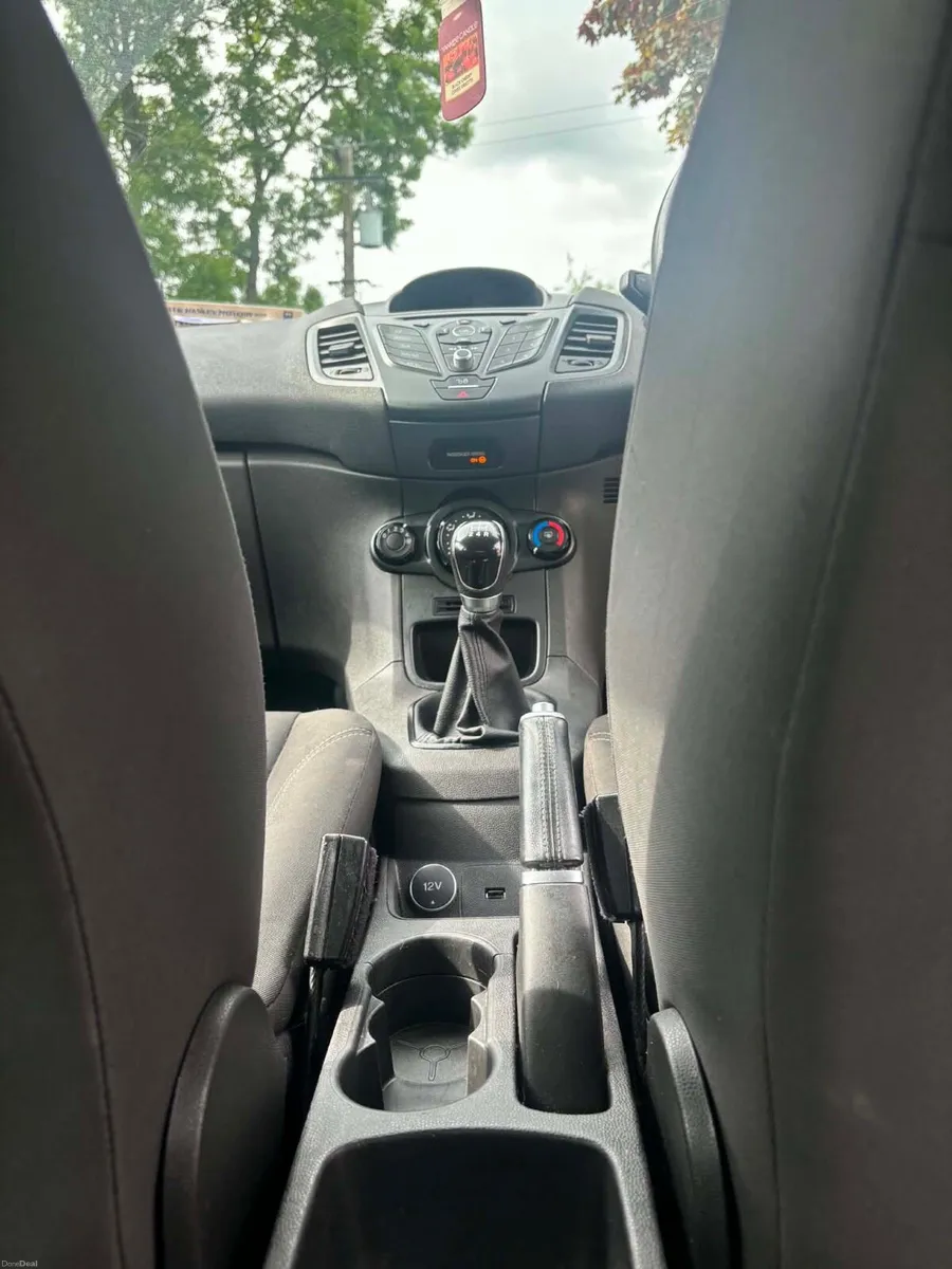2016 ford Fiesta - Image 2