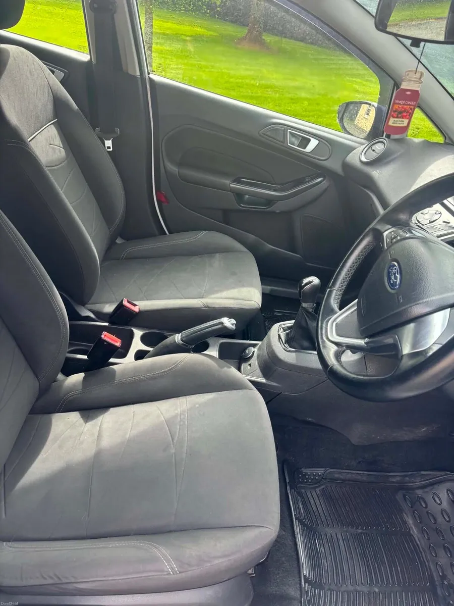 2016 ford Fiesta - Image 4