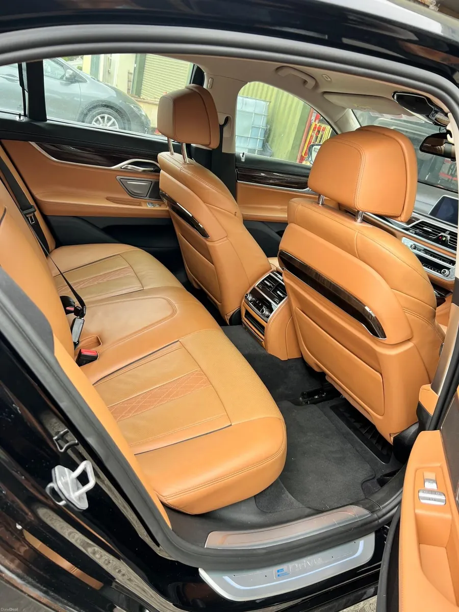 BMW 7-Series 2016 - Image 2