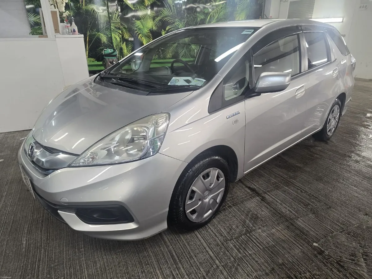 Honda Shuttle 2013/ Automatic / hybrid / New NCT - Image 2