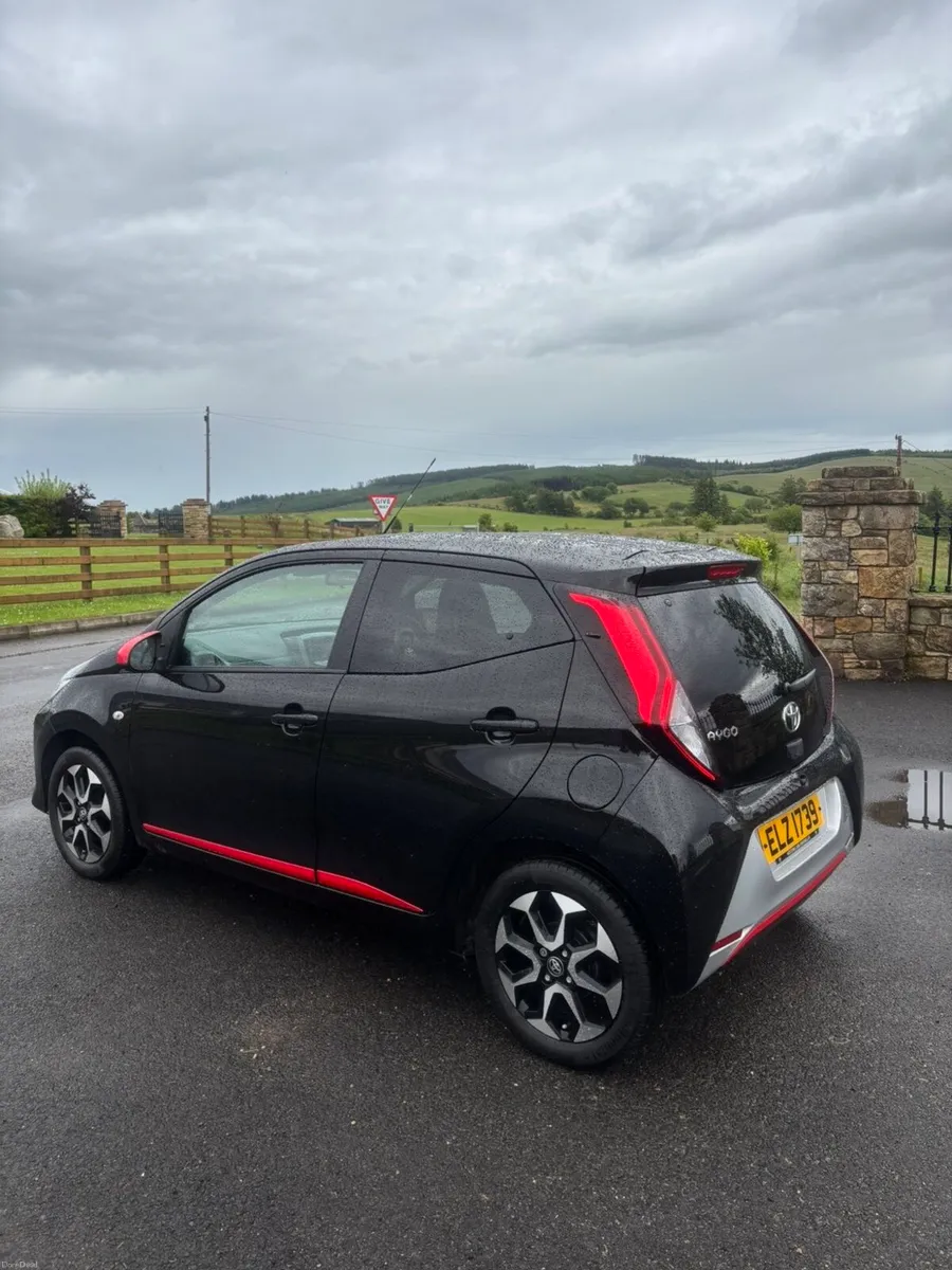 TOYOTA AYGO  XTREND - Image 3