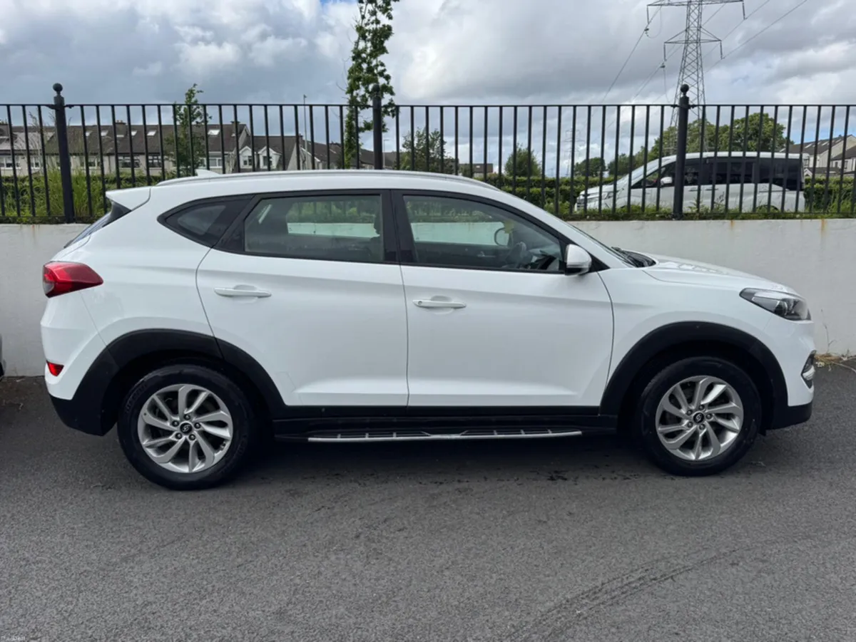 HYUNDAI TUCSON 1.7 CRDI SE NAV BL/DR 5 5DR - Image 4