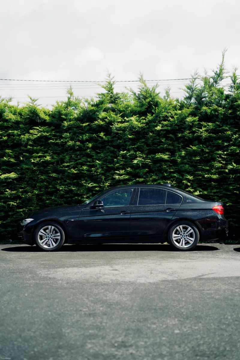 BMW 330e 2.0 Hybrid 2016 - Image 2