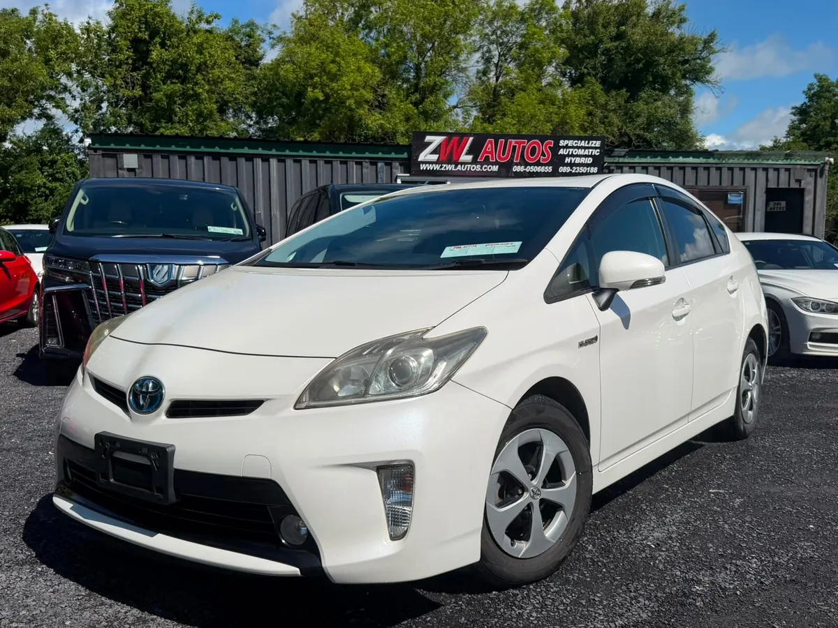 12 Toyota Prius Half Leather Seats - Image 1
