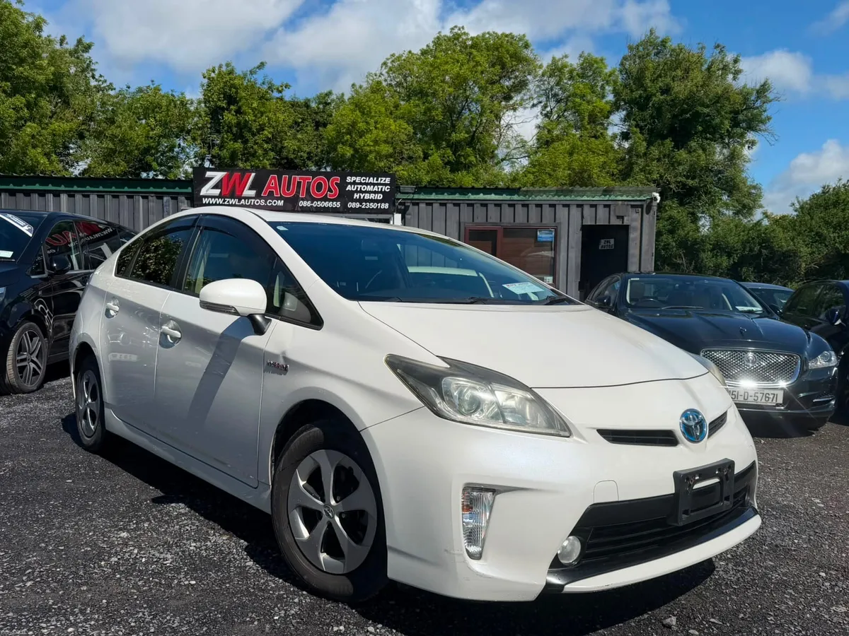 12 Toyota Prius Half Leather Seats - Image 2