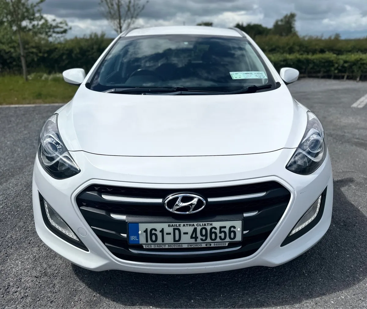 Hyundai i30 1.6D Estate - Image 2