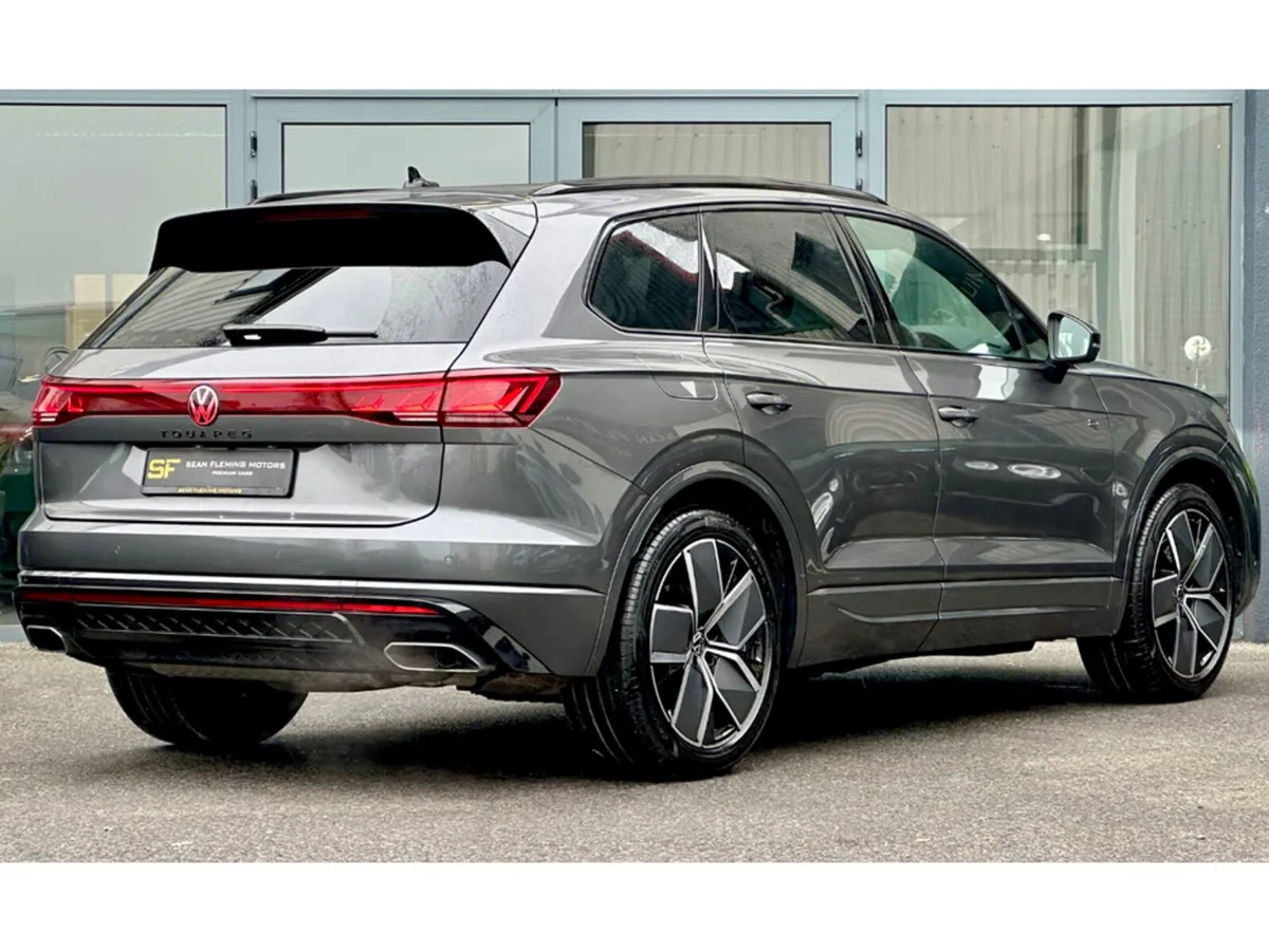 Volkswagen Touareg 3.0 V6 BLACK EDITION T - Image 3