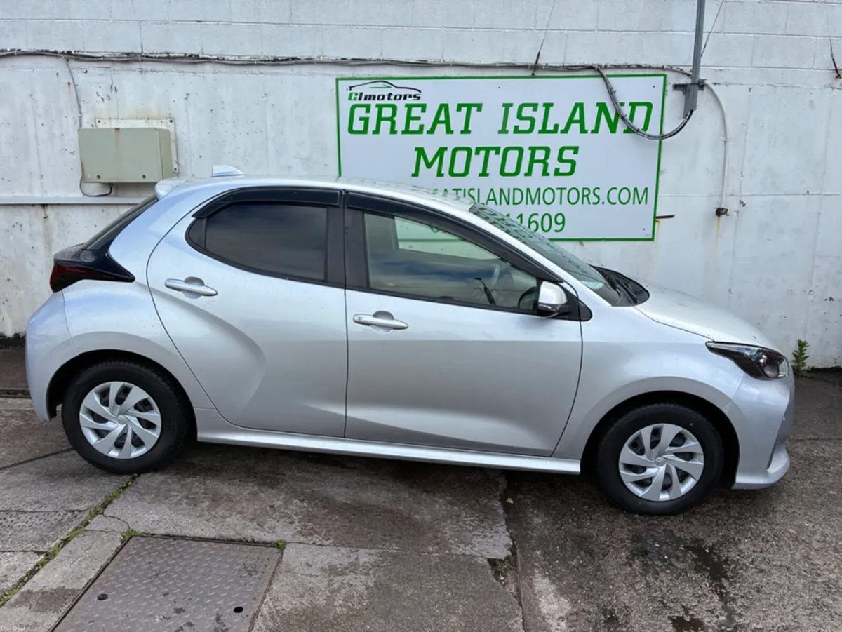 Toyota Yaris 1.5 petrol hybrid automatic - Image 4