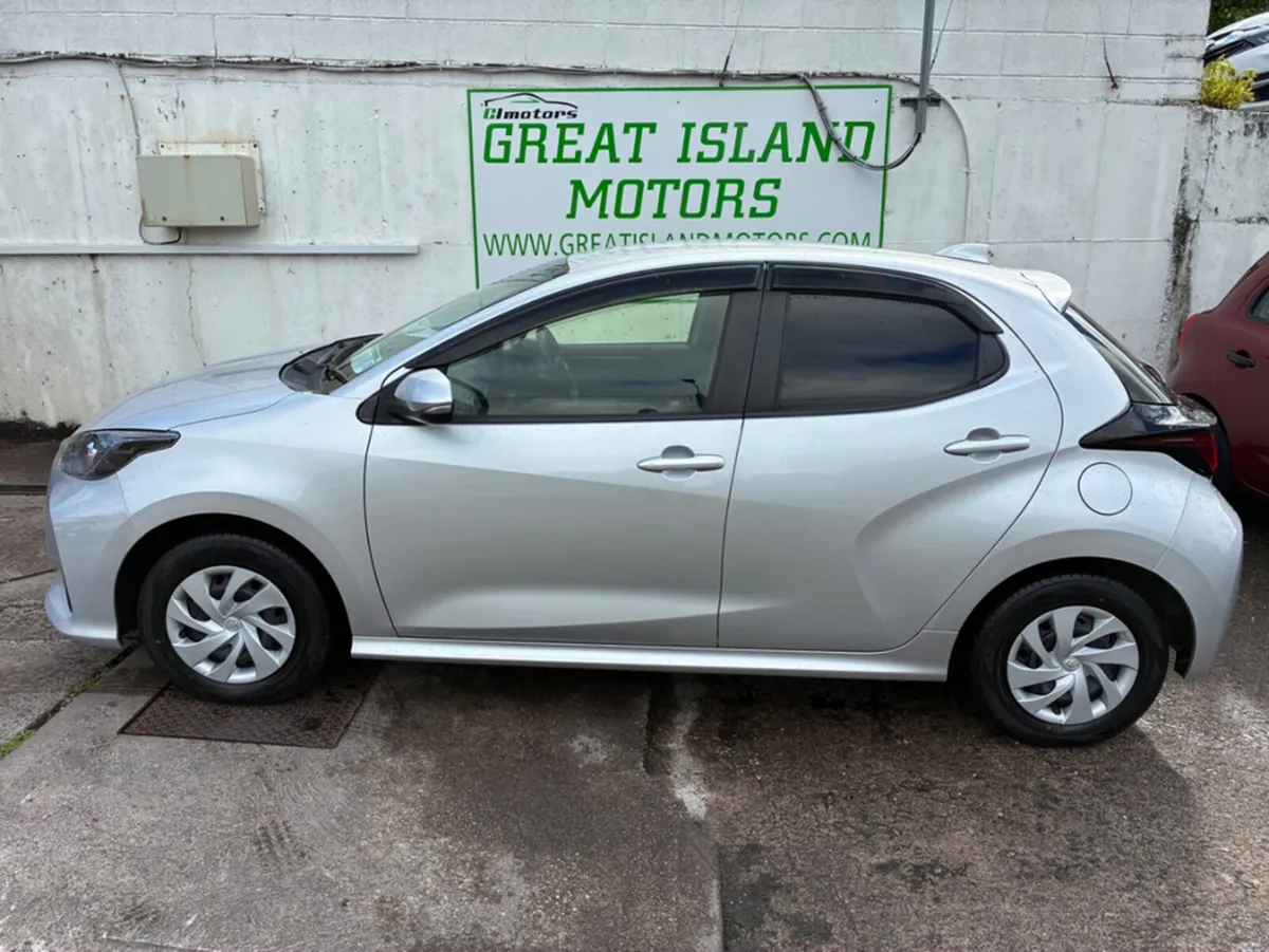 Toyota Yaris 1.5i X HYBRID AUTOMATIC - Image 6