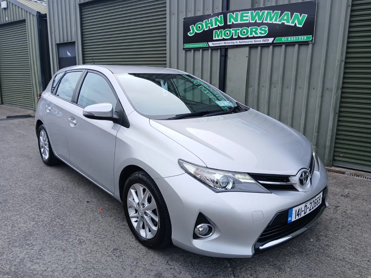 Toyota Auris 1.33  2014 low mileage - Image 2