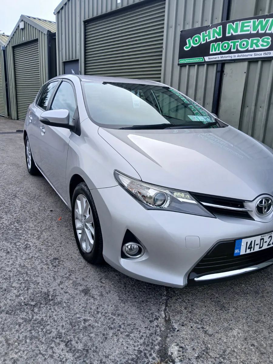 Toyota Auris 1.33  2014 low mileage - Image 5