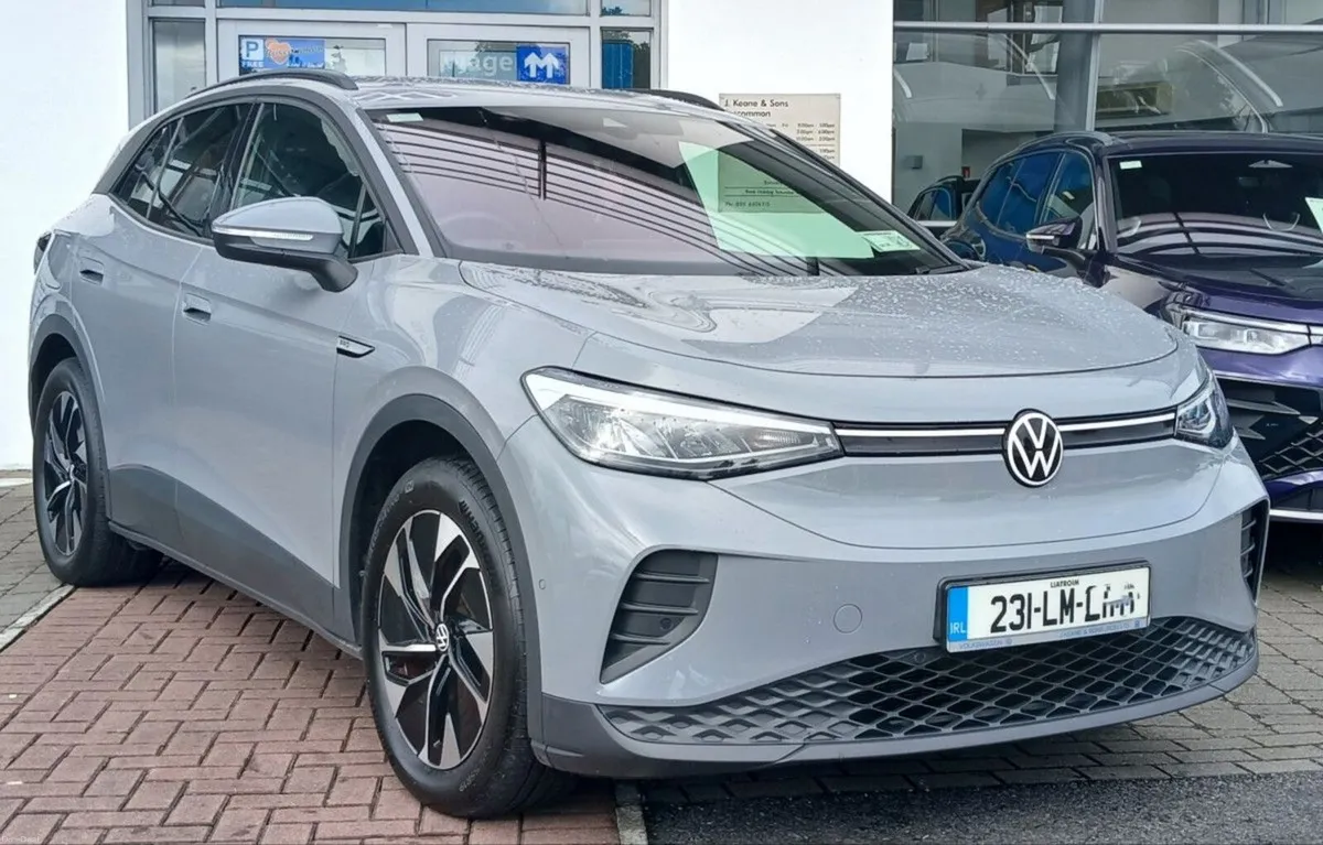 Volkswagen ID.4 LIFE DX 77kWh 174HP **REAR VIEW CA - Image 1