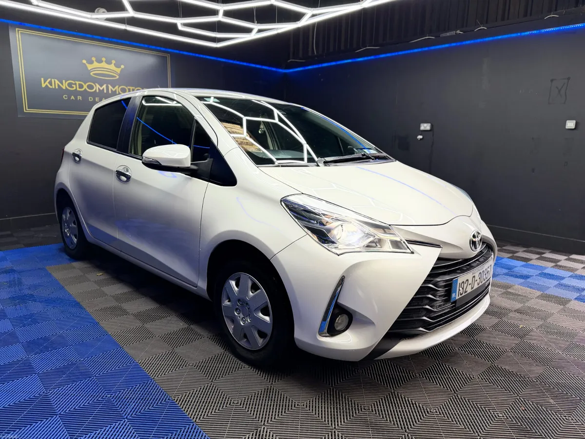 Toyota Vitz 1.0 Automatic,Back up camera - Image 2