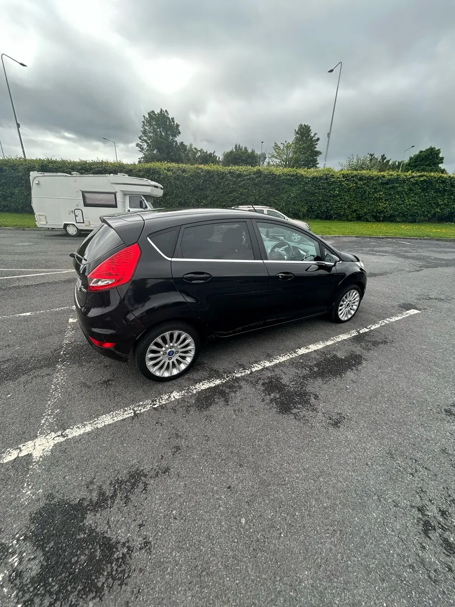 FORD FIESTA 1.4 TDCI TITANIUM 70BHP 5DR - Image 2
