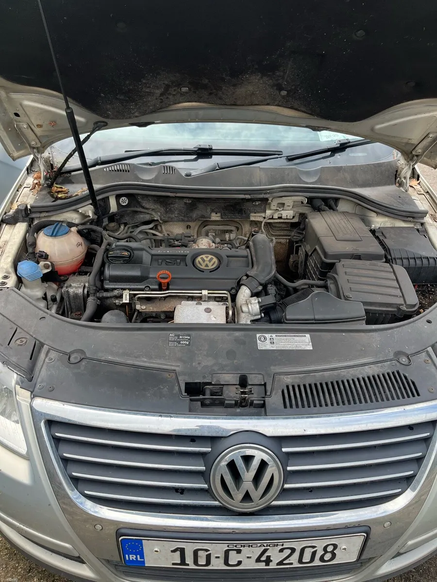 2010 VW Passat - Image 2