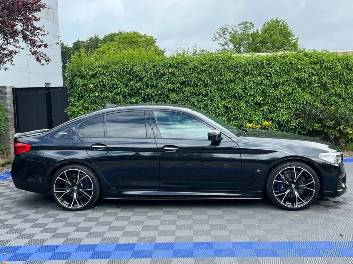 BMW 5-Series 530e M-SPORT COMPETITION 2.0 HYBRID * - Image 2