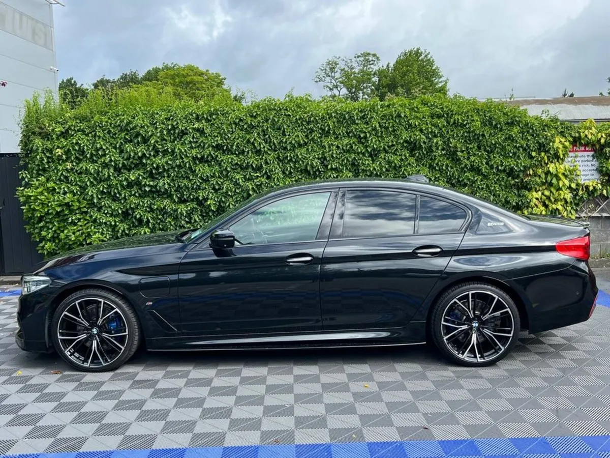 BMW 5-Series 530e M-SPORT COMPETITION 2.0 HYBRID * - Image 3