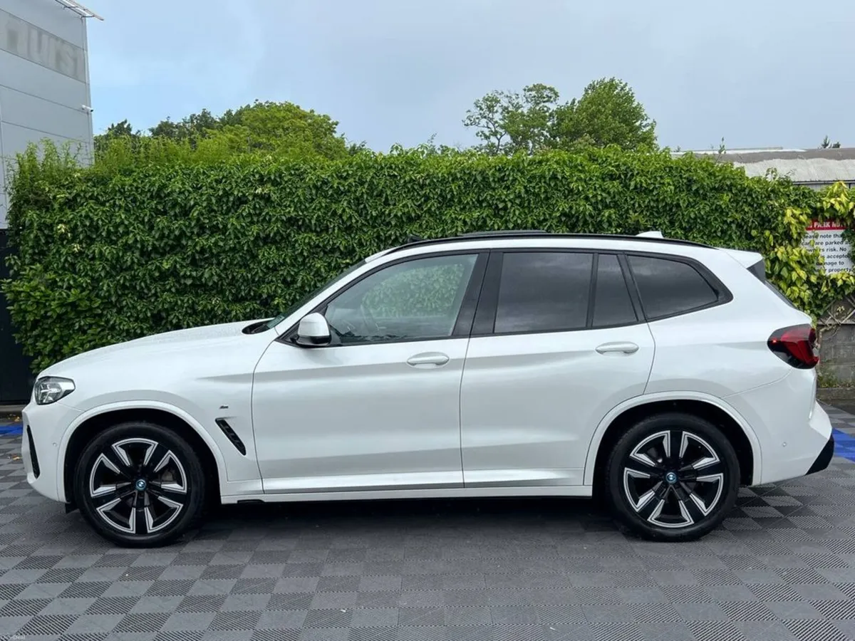 BMW iX3 M-SPORT 80KWH // LOW MILEAGE // OPENING PA - Image 4