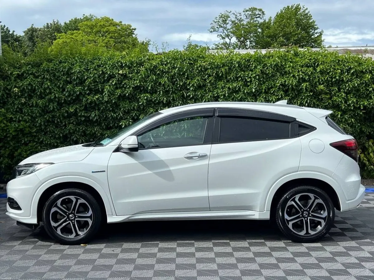 Honda Vezel 1.5 HYBRID AUTO // HALF LEATHER HEATED - Image 3