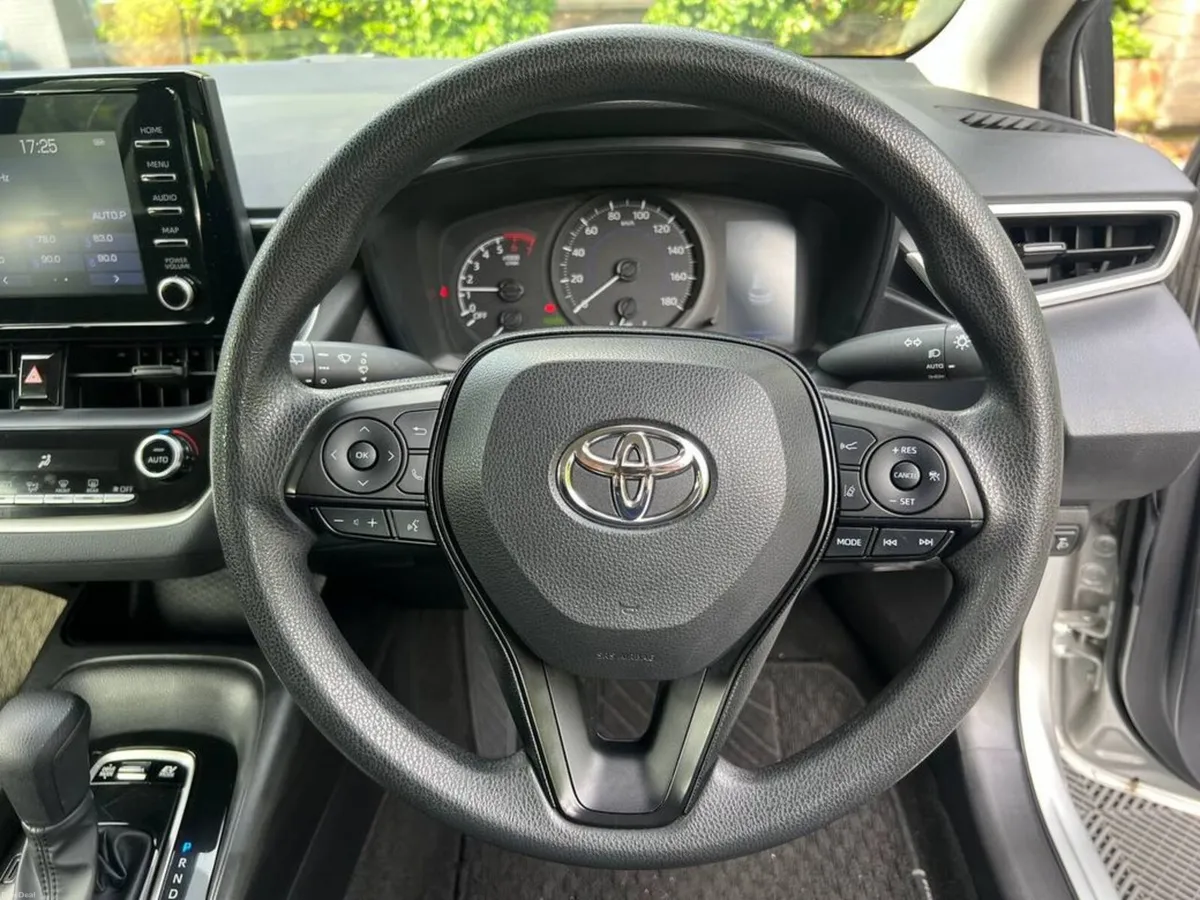 Toyota Corolla TOURING 1.8 HYBRID // DIGITAL CLIMA - Image 4