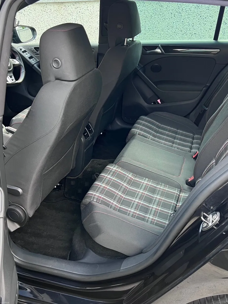Volkswagen Golf 2012 - Image 2