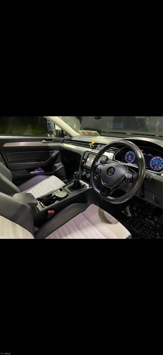Volkswagen Passat - Image 4