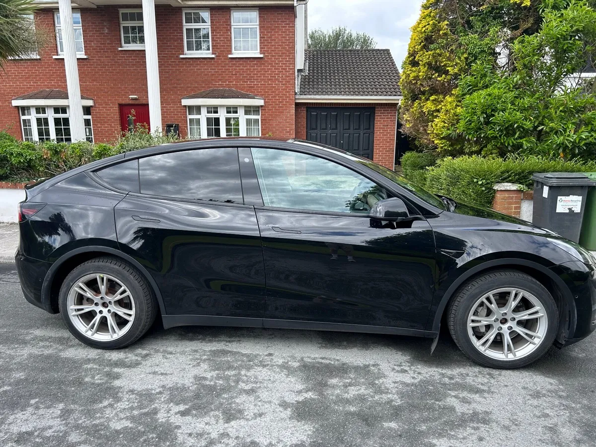 Tesla Model Y 2022 - Image 3