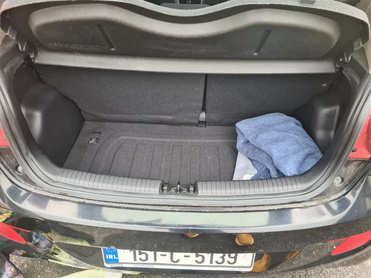 Hyundai i10 2015 VERY LOW KMs - Image 4